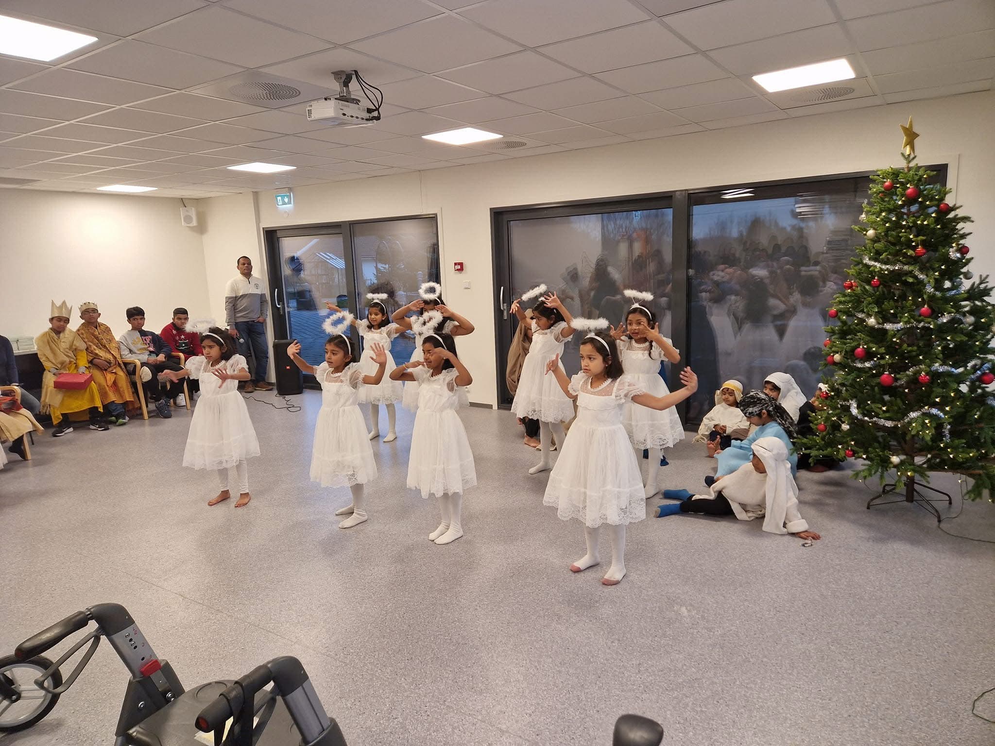Christmas and Diwali gathering photo 5